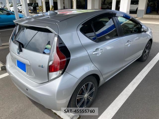 Toyota AQUA 2015-06 7214748-2