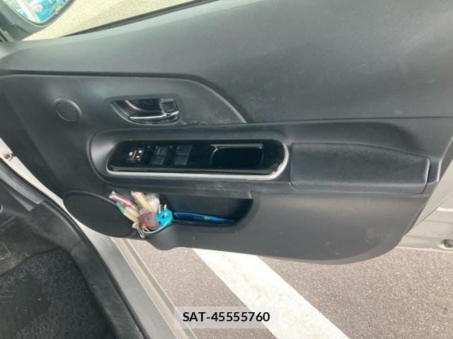 Toyota AQUA 2015-06 7214748-7