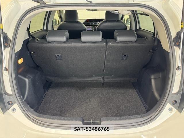 Toyota AQUA 2015-05 7214740-13