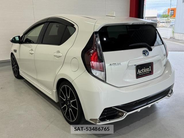 Toyota AQUA 2015-05 7214740-3