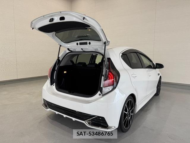 Toyota AQUA 2015-05 7214740-7
