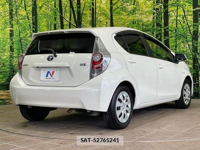 Toyota AQUA 2013-01 7214692-16