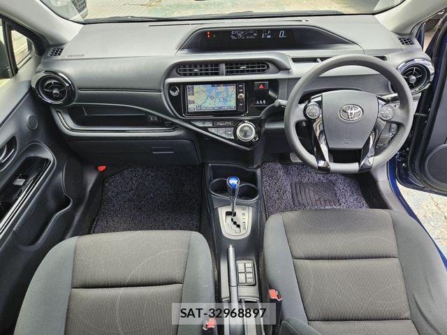 Toyota AQUA 2016-10 7214775-15