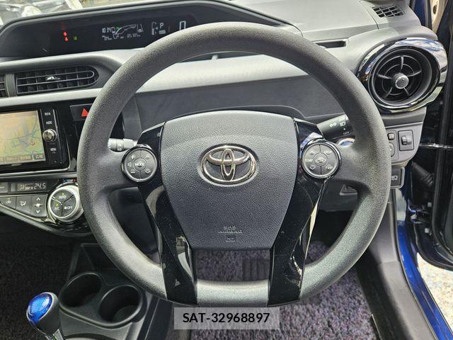 Toyota AQUA 2016-10 7214775-16