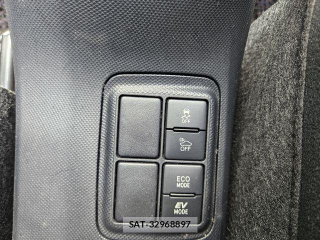 Toyota AQUA 2016-10 7214775-21