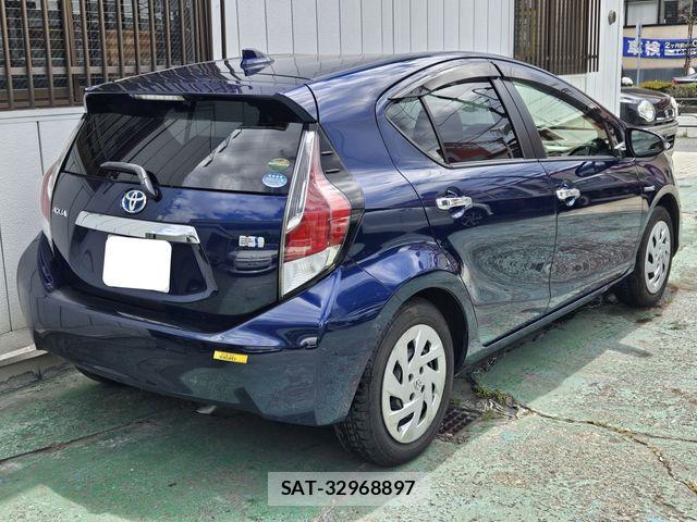 Toyota AQUA 2016-10 7214775-2