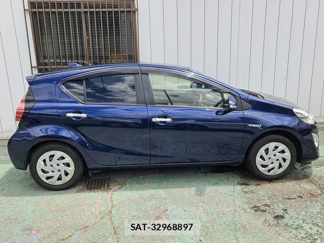 Toyota AQUA 2016-10 7214775-3