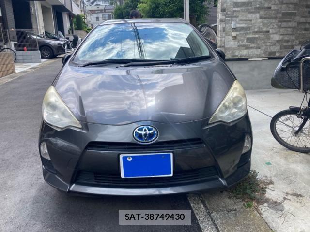 Toyota AQUA 2013-10 7214711-0