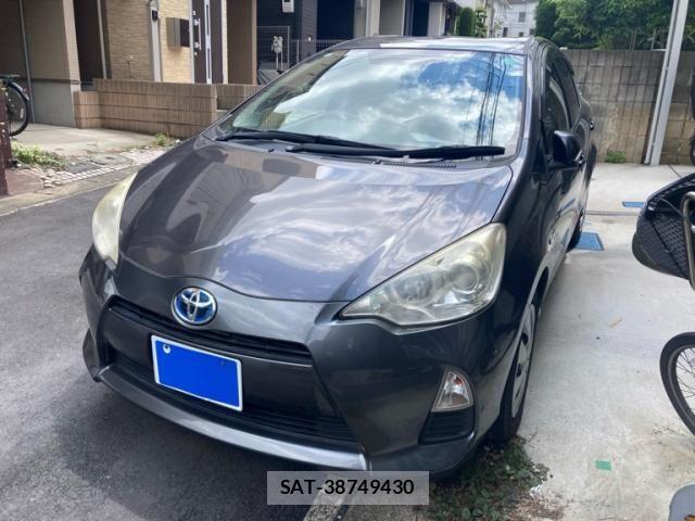 Toyota AQUA 2013-10 7214711-1