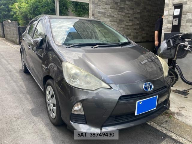 Toyota AQUA 2013-10 7214711-2