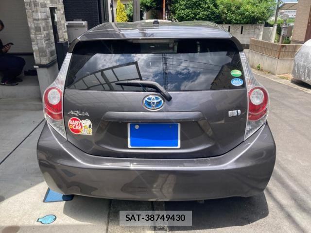 Toyota AQUA 2013-10 7214711-4
