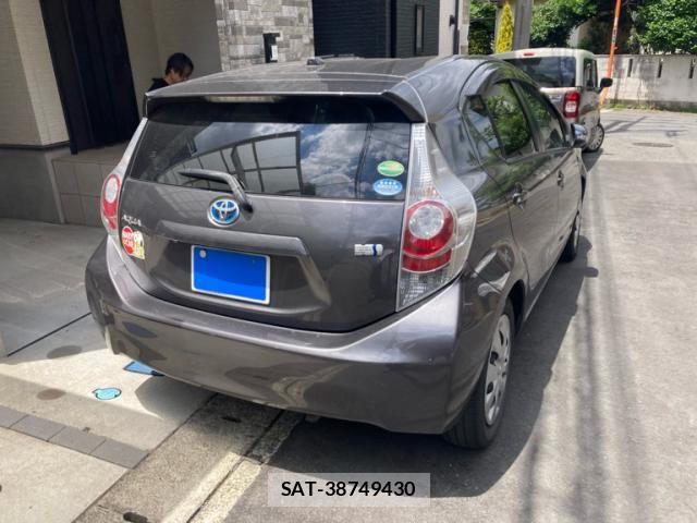 Toyota AQUA 2013-10 7214711-5