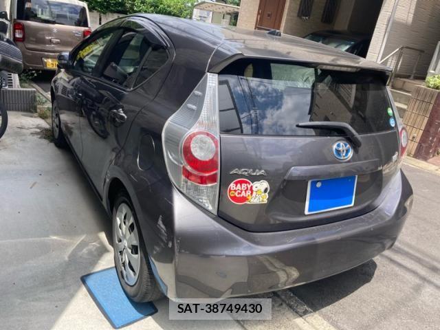 Toyota AQUA 2013-10 7214711-6