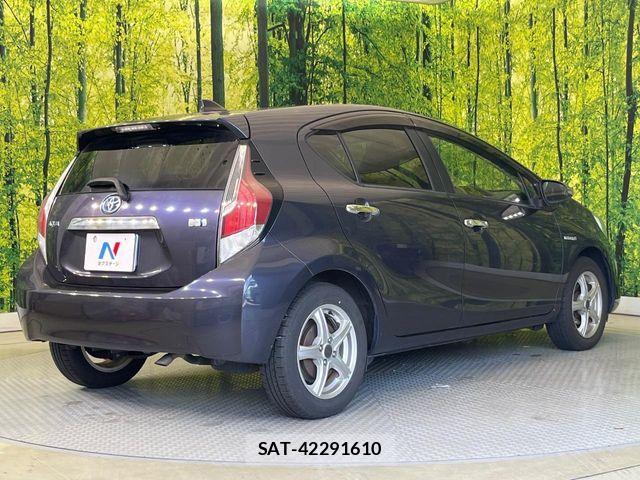 Toyota AQUA 2015-02 7214733-16