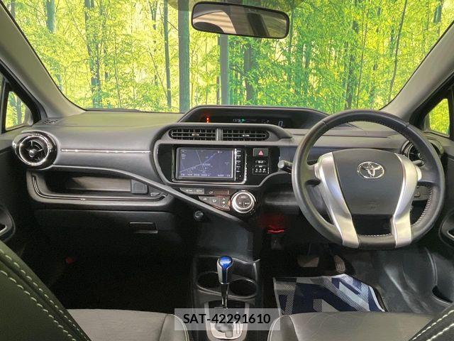 Toyota AQUA 2015-02 7214733-1