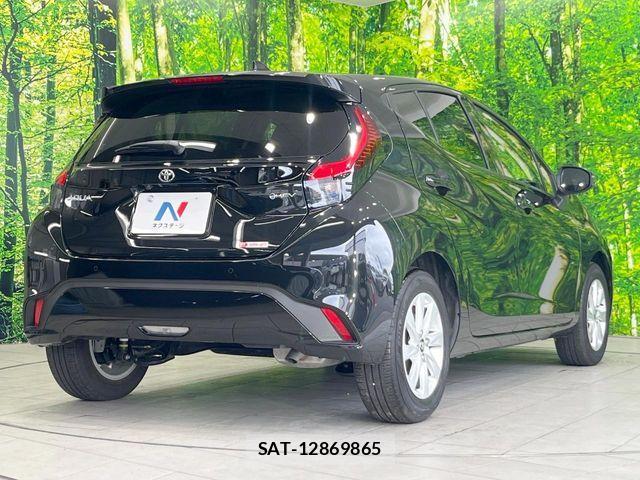 Toyota AQUA 2025-10 7214878-16