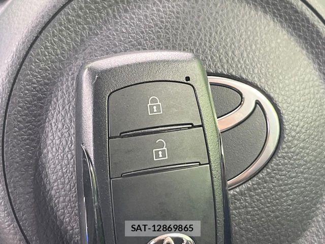 Toyota AQUA 2025-10 7214878-6