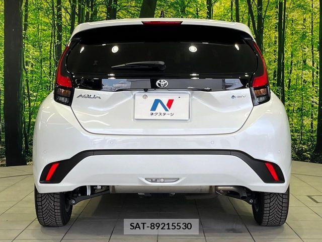 Toyota AQUA 2025-11 7214881-14