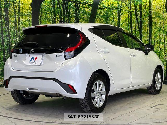 Toyota AQUA 2025-11 7214881-16