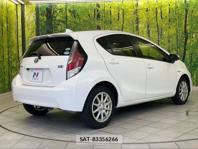 Toyota AQUA 2015-10 7214759-16