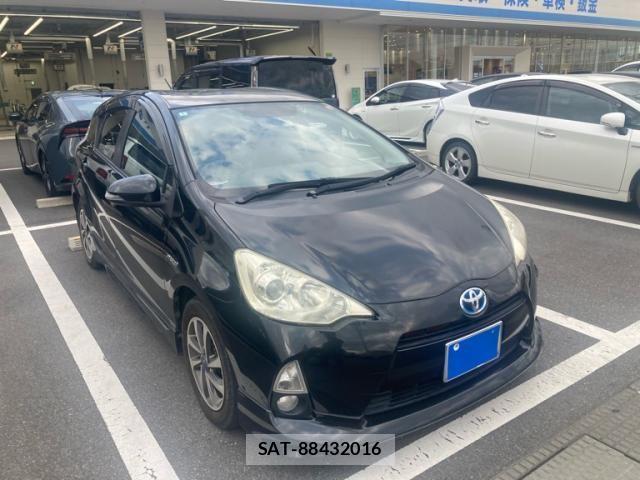 Toyota AQUA 2014-01 7214721-1