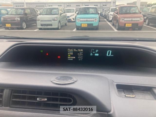 Toyota AQUA 2014-01 7214721-19