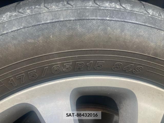 Toyota AQUA 2014-01 7214721-3