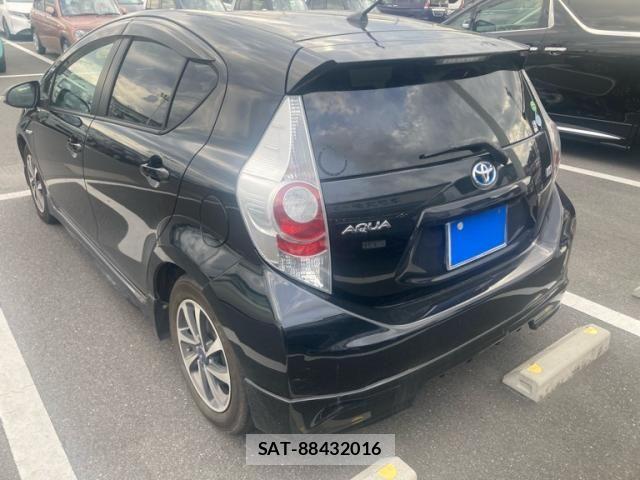 Toyota AQUA 2014-01 7214721-7