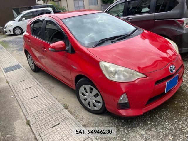 Toyota AQUA 2013-09 7214710-0