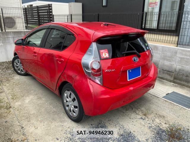 Toyota AQUA 2013-09 7214710-3