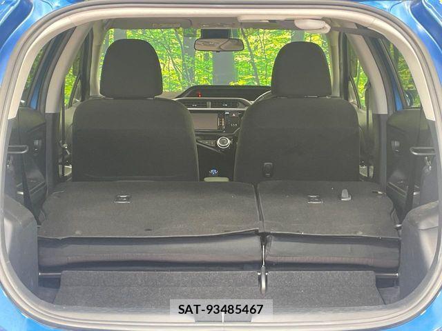 Toyota AQUA 2017-05 7214782-9