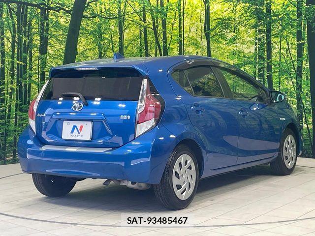 Toyota AQUA 2017-05 7214782-16