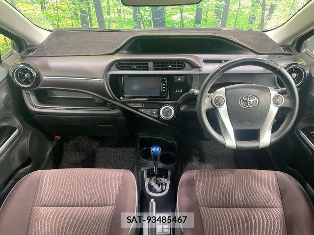 Toyota AQUA 2017-05 7214782-1