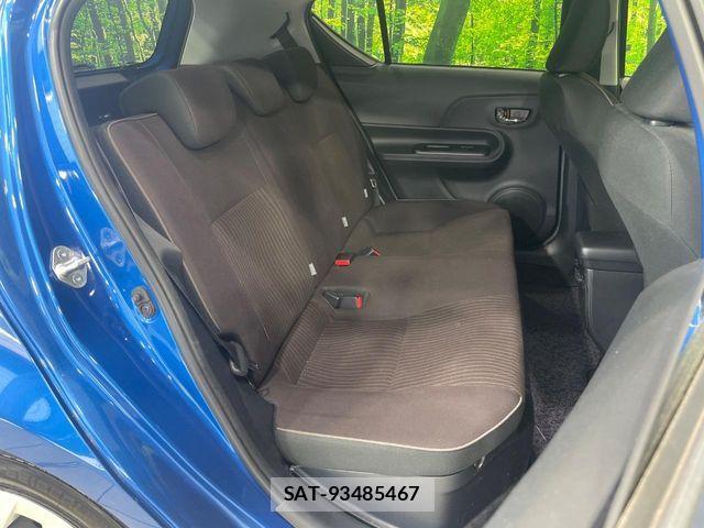 Toyota AQUA 2017-05 7214782-8