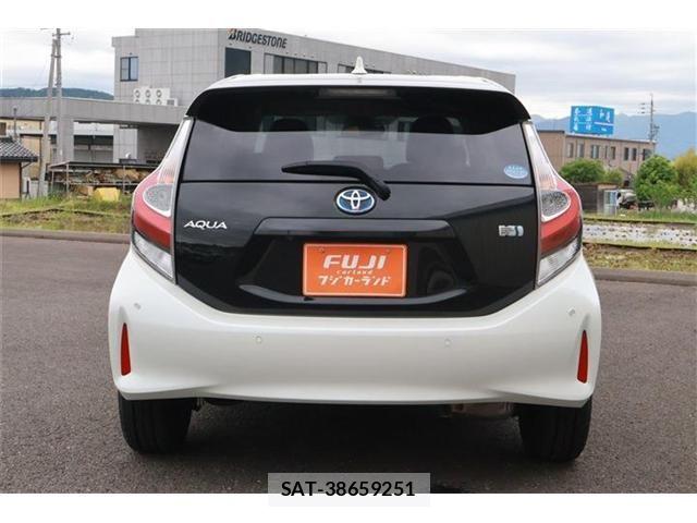 Toyota AQUA 2019-02 7213617-15