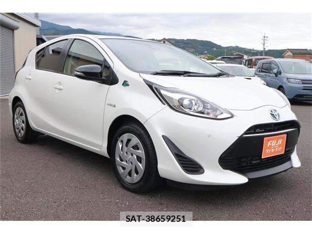 Toyota AQUA 2019-02 7213617-16