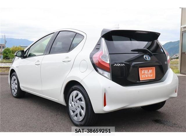 Toyota AQUA 2019-02 7213617-17