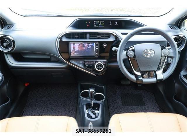 Toyota AQUA 2019-02 7213617-1