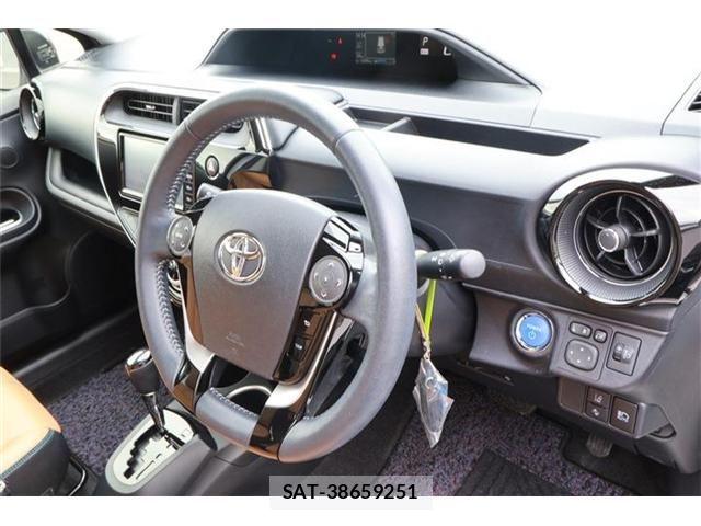 Toyota AQUA 2019-02 7213617-8