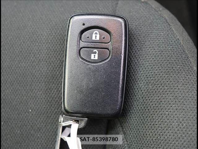 Toyota AQUA 2019-04 7213615-13