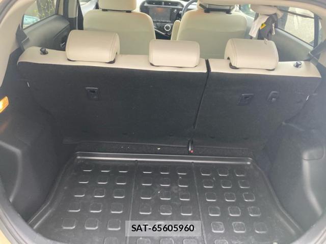Toyota AQUA 2018-02 7214799-11