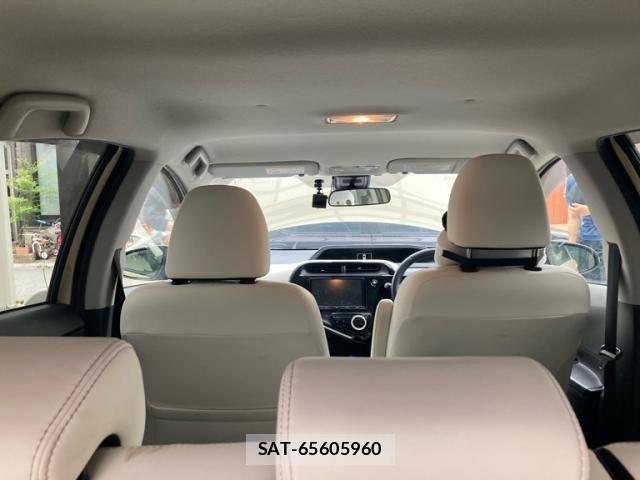 Toyota AQUA 2018-02 7214799-12