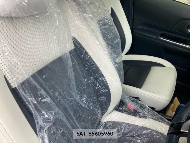Toyota AQUA 2018-02 7214799-13