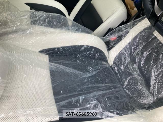 Toyota AQUA 2018-02 7214799-14