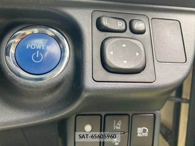 Toyota AQUA 2018-02 7214799-16