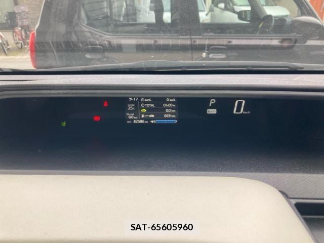 Toyota AQUA 2018-02 7214799-17