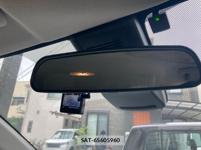 Toyota AQUA 2018-02 7214799-21