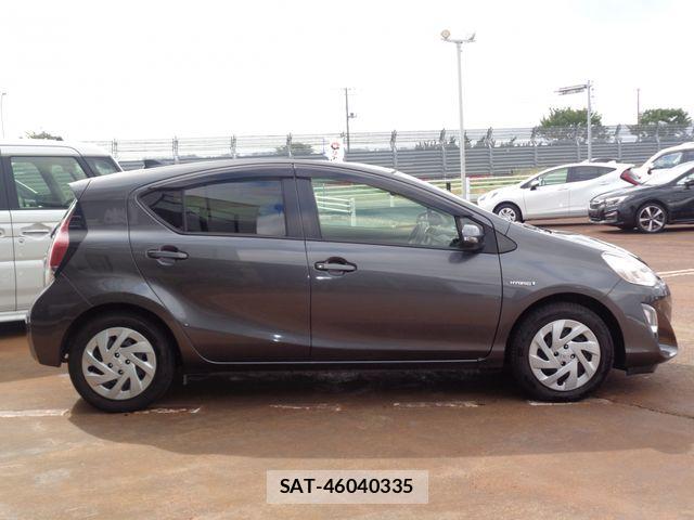 Toyota AQUA 2016-04 7214768-4