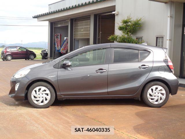 Toyota AQUA 2016-04 7214768-5