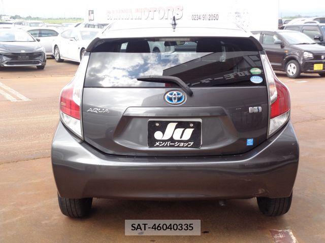 Toyota AQUA 2016-04 7214768-6